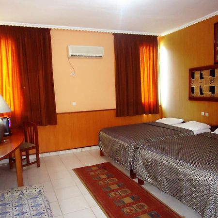 Hotel Saffana Дуала Екстериор снимка