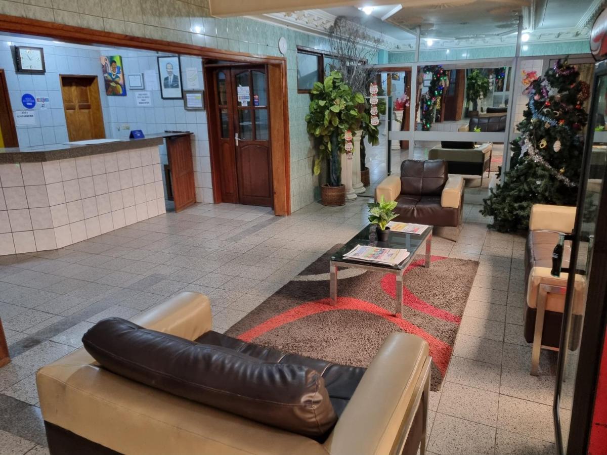 Hotel Saffana Дуала Екстериор снимка