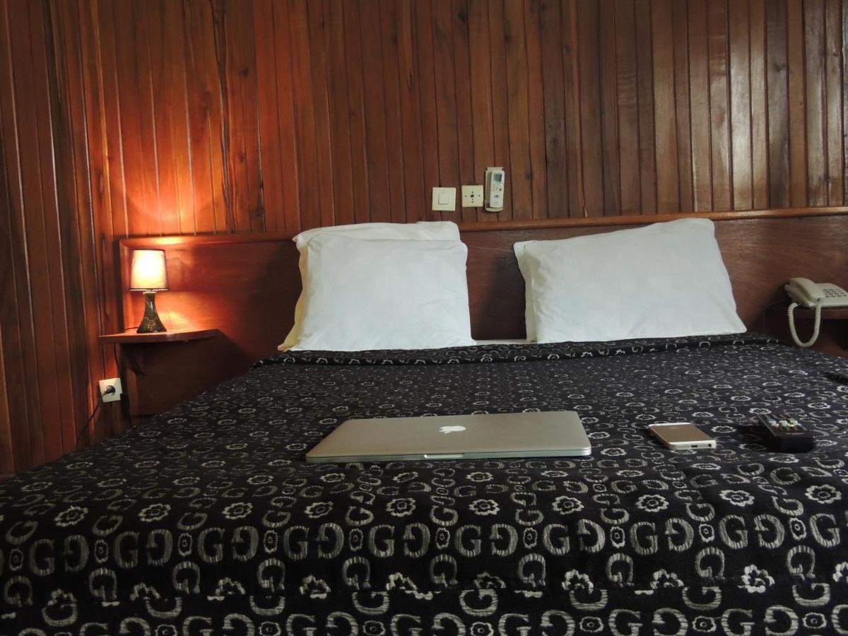 Hotel Saffana Дуала Екстериор снимка