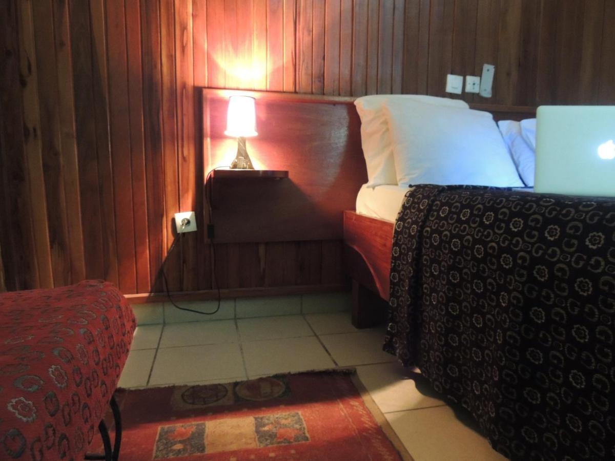 Hotel Saffana Дуала Екстериор снимка