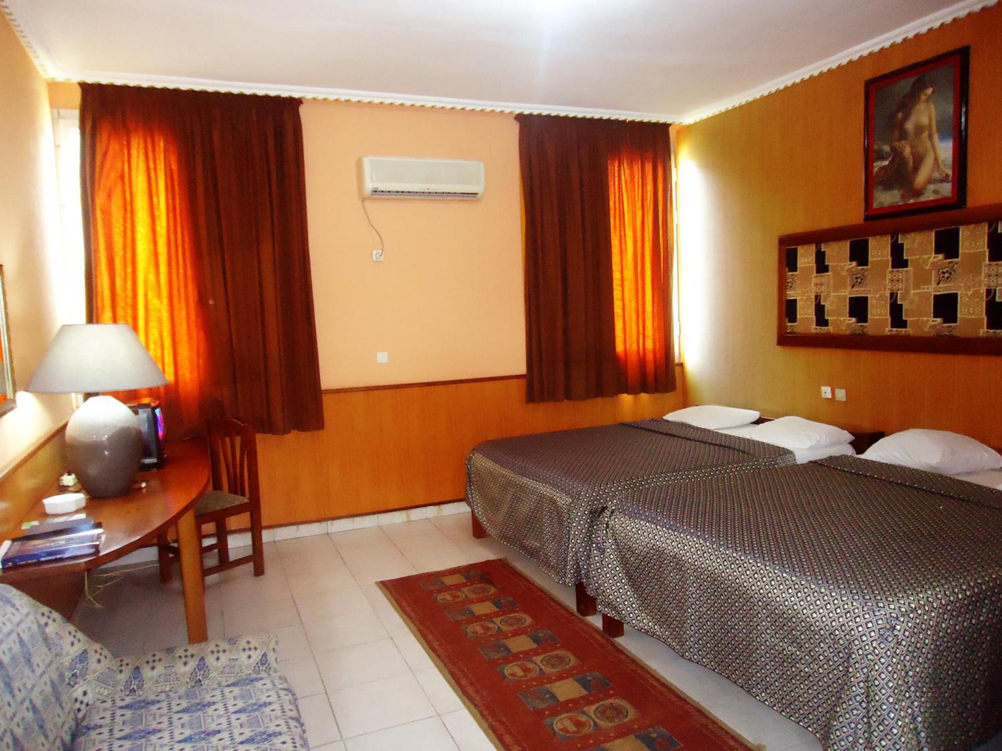 Hotel Saffana Дуала Екстериор снимка