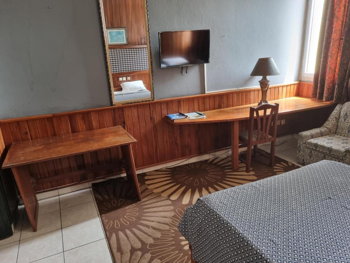 Hotel Saffana Дуала Екстериор снимка