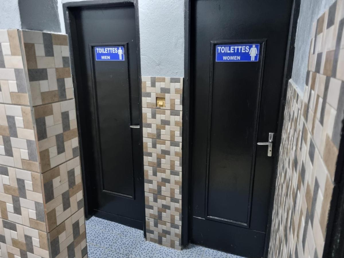 Hotel Saffana Дуала Екстериор снимка